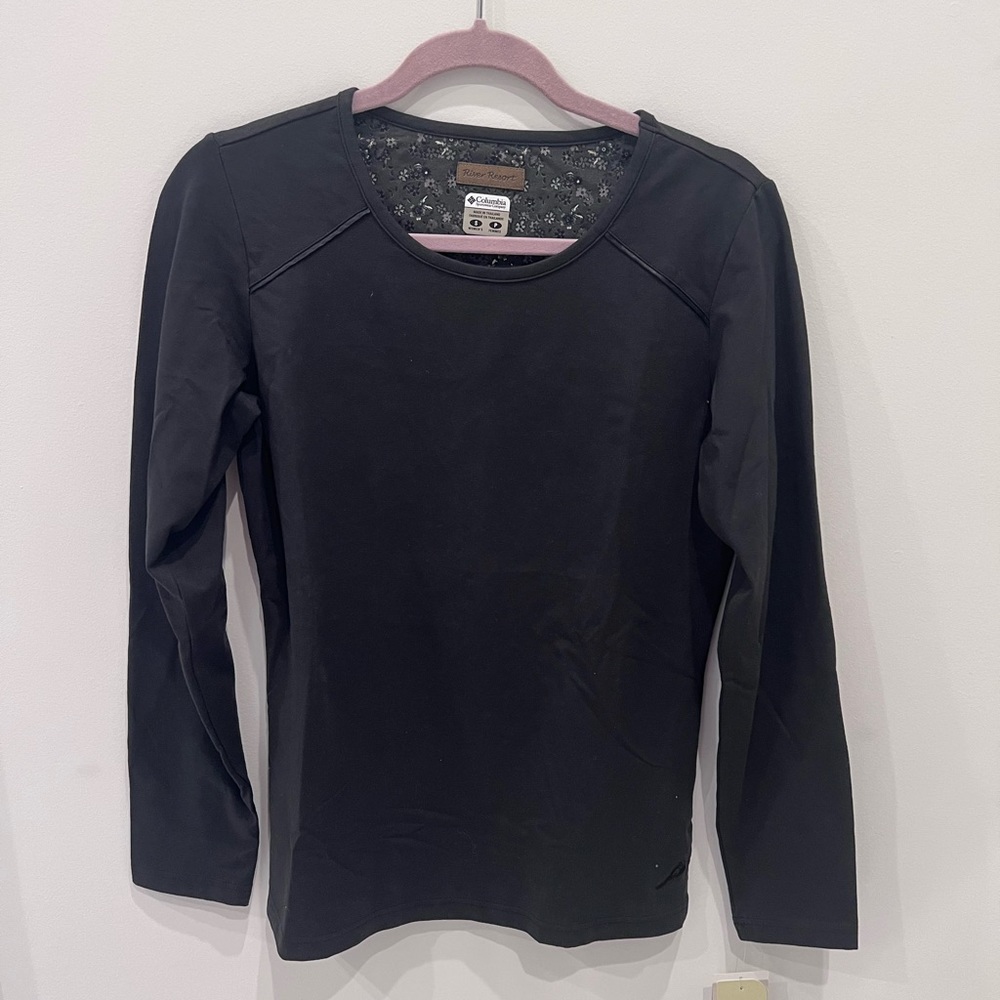 Columbia River Resort NWT. Size: S. Back. Long sleeve.